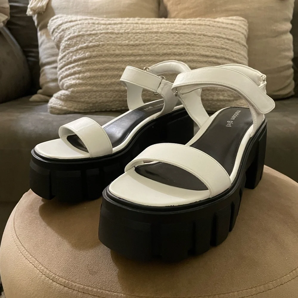 NWB Madden Girl Grandy‎ Chunky Platform Sandals - 9.5
